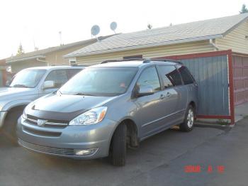 2004 Toyota Sienna LE AWD.